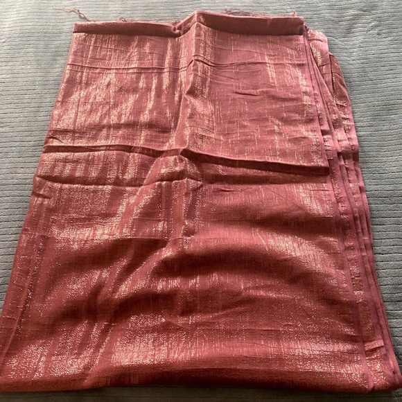 Red Net Saree - Picture 6 of 6